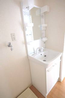 【独立洗面台】 | ヴィルドミール | 忙しい朝の身支度も、独立洗面台があると助かりますね。