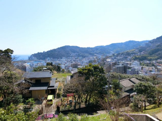 【展望】 | 南向きバルコニーから熱海市街、相模湾を一望！