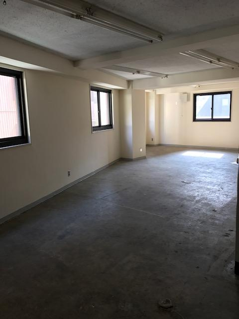 小針ビルの内装