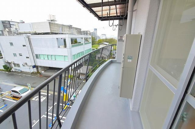 武田マンションのバルコニー|開放的で明るい空間を演出してくれるバルコニーです