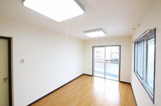 武田マンションの洋室|ゆったりした洋室です