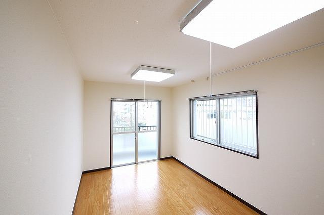 武田マンションの居間・リビング|コンパクトで使いやすい洋室です