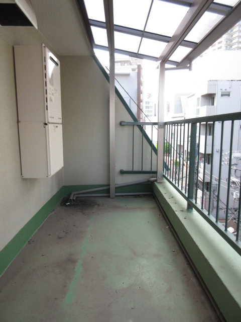 健生ビルのバルコニー