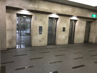 曙町新井ビルディングのエントランス
