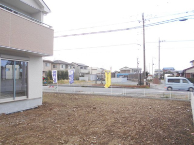 【外観】 | 杉戸　堤根　全3棟　3号棟　102坪　新築 | １００坪の敷地。新築。東京通勤圏内なのに。2390万円。堂々と。駐車並列3台。
