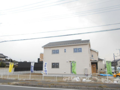 【外観】 | 杉戸　堤根　全3棟　3号棟　102坪　新築 | １００坪の敷地。新築。東京通勤圏内なのに。2390万円。堂々と。駐車並列3台。