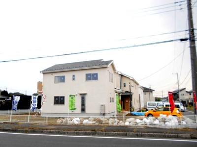 【外観】 | 杉戸　堤根　全3棟　3号棟　102坪　新築 | １００坪の敷地。新築。東京通勤圏内なのに。2390万円。堂々と。駐車並列3台。