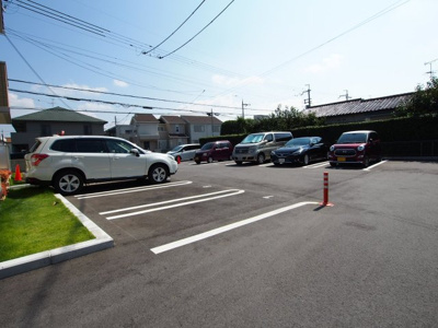 【駐車場】 | エーデル自由丘Ⅱ | 敷地内ゴミ捨場