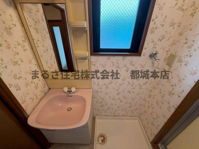 日の出マンションの独立洗面台