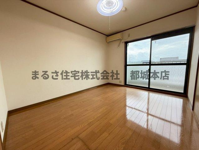 日の出マンションの居間・リビング