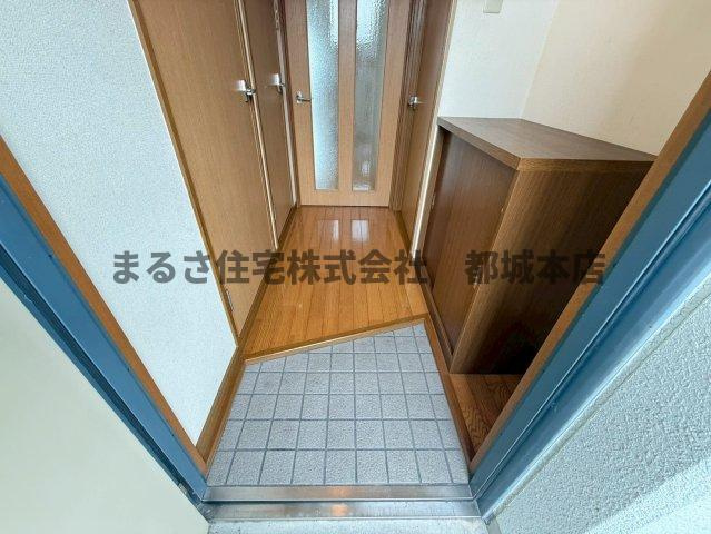 日の出マンションの玄関