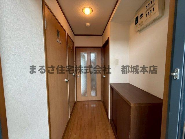 日の出マンションの玄関