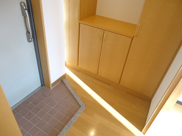 ロイヤル末広の玄関