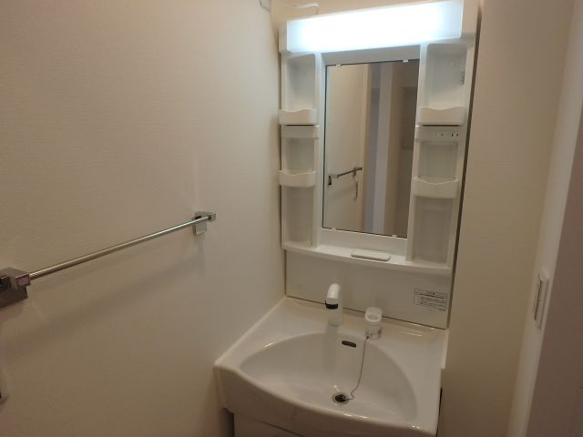 ラ・フォーレ久宝園の独立洗面台