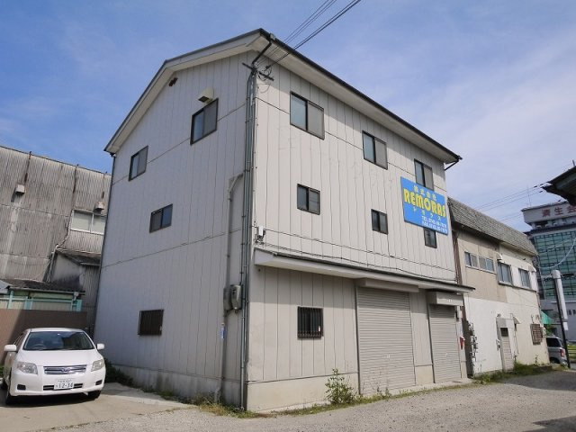 大安寺西事務所・倉庫の外観