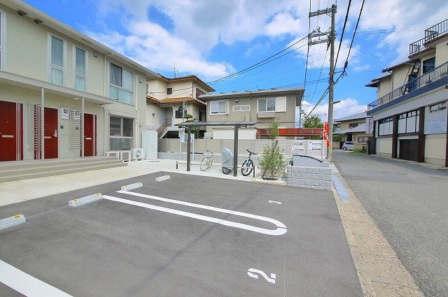 シャルマン南都の駐車場|駐車スペースもございます。