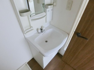 【独立洗面台】 | 独立洗面台、小物を置くことができて便利です