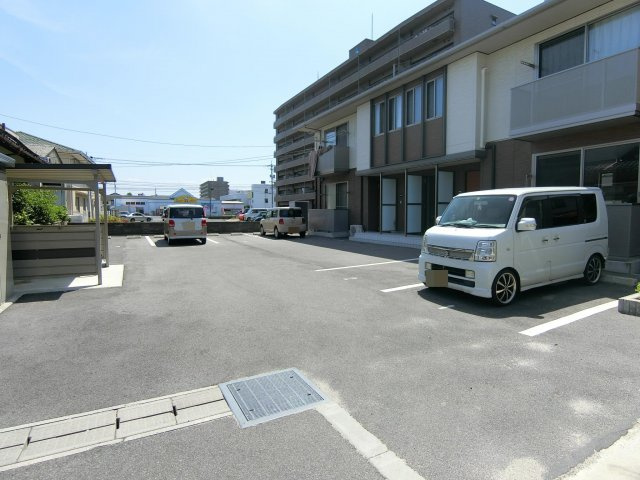 アトリエールⅡの駐車場