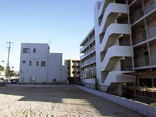 【外観パース】 | エメラルドシティー | 非常階段