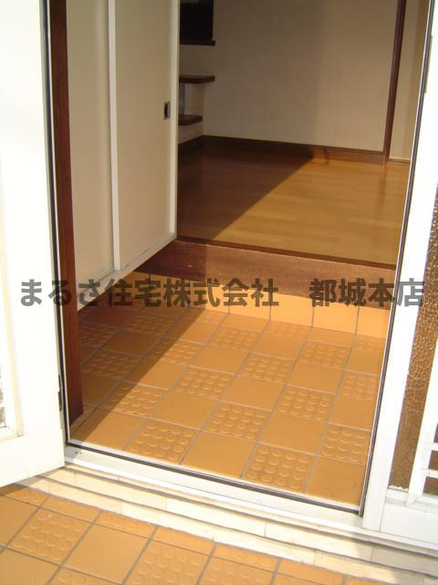 村中コーポの玄関