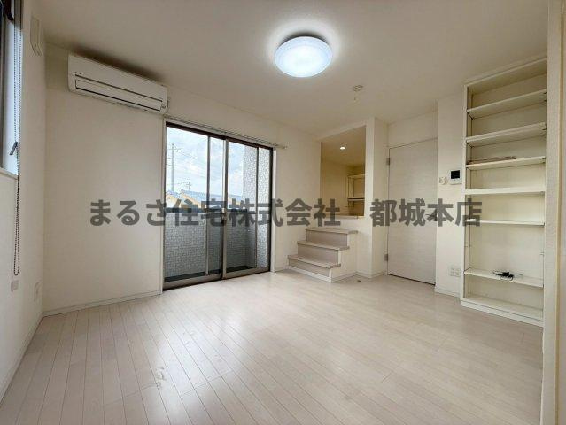 DOLCEVITA西町の居間・リビング