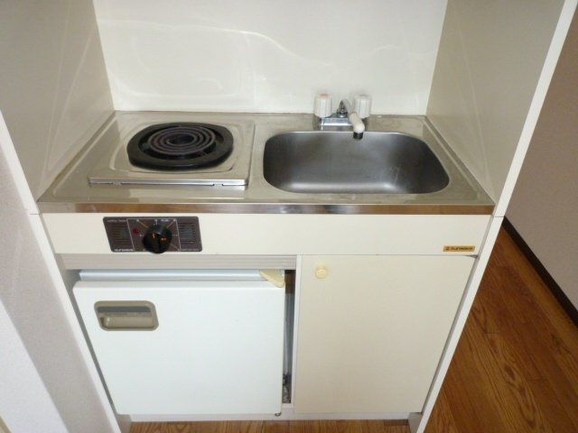 たかなかビルのキッチン|ミニ冷蔵庫付です