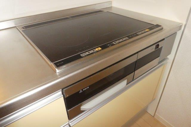 ヴァン・パサージュAのキッチン|３口IHコンロ