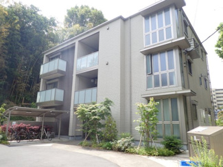 【外観】 | 積水ハウス施工の賃貸住宅シャーメゾン♪小田急線「柿生」駅より徒歩10分！ペットOK♪ワンちゃんまたは猫ちゃんと暮らせる3階建てマンションです☆