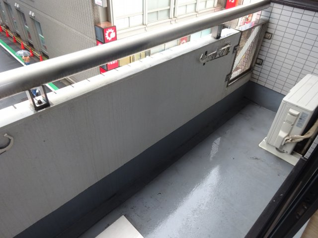 コスモリード篠崎駅前のバルコニー