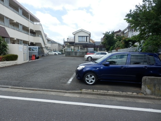 サンフラワー本橋の駐車場