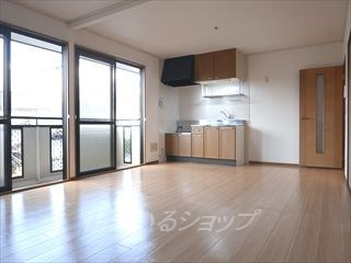 セジュール奥田の居間・リビング|１３帖のゆったりＬＤＫ、エアコン１基付き！