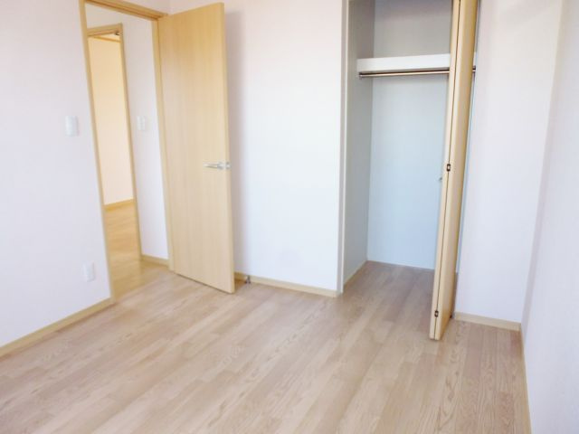 フォンターナ江井島の洋室