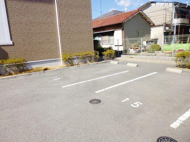 フォンターナ江井島の駐車場