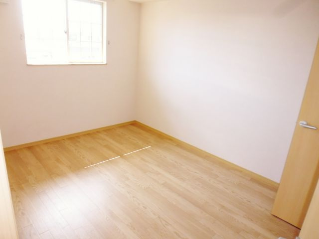 フォンターナ江井島の洋室