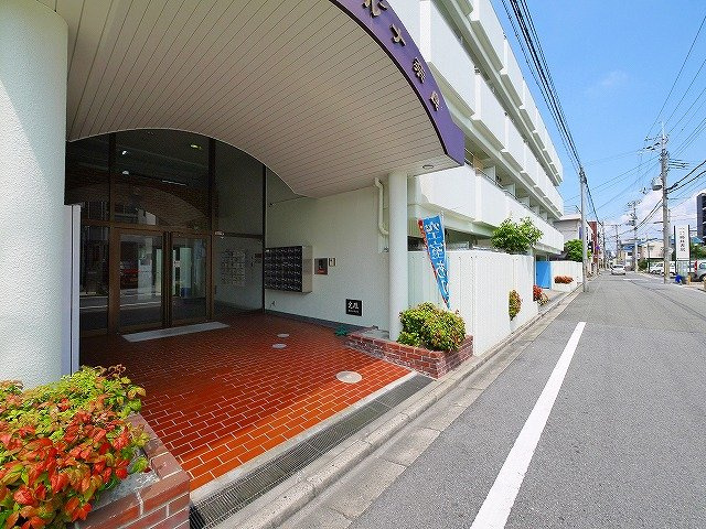 メゾンアンテルナ奈良のエントランス|落ち着いたエントランスです