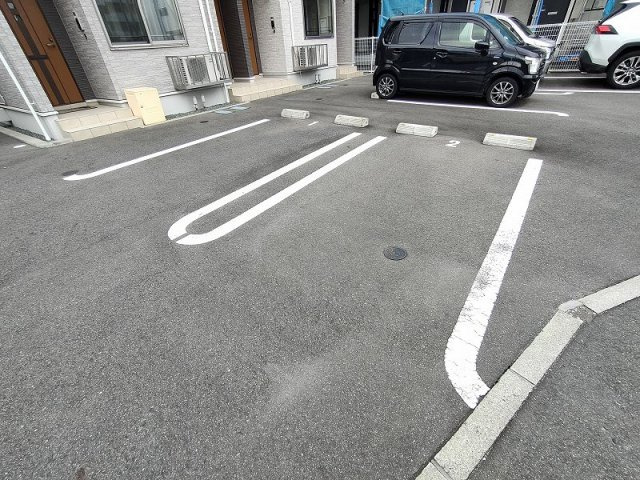 ドルチェ・ドゥ の駐車場