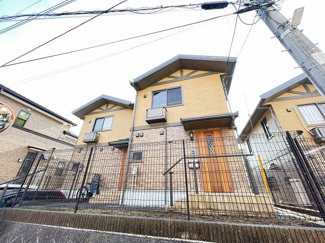 【外観】 | 小田急多摩線「栗平」駅まで徒歩7分！スーパーも近くて便利な住環境☆ファミリーさんに人気のテラスハウスです♪