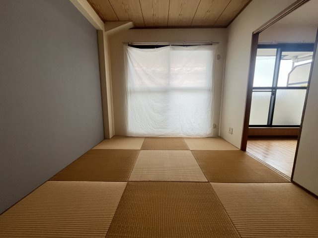 ウィスタリア藤の和室