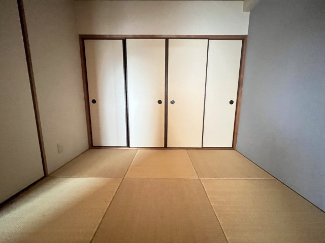 ウィスタリア藤の和室