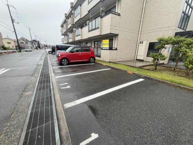 ウィスタリア藤の駐車場