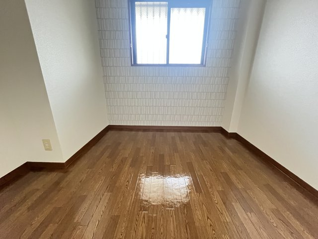 ウィスタリア藤の洋室