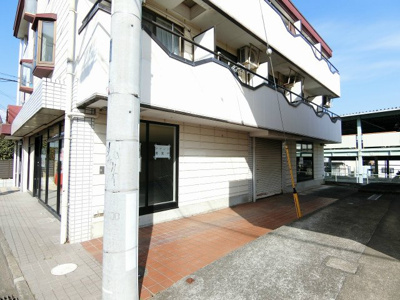 【その他共用部分】 | ロイヤルハイツ東海大前 | 建物のサイドは駐輪場やバイク駐輪スペースとして利用いただけます！