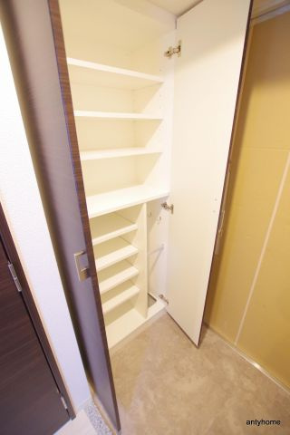 エステムコート梅田北2ゼニス　仲介手数料無料の収納