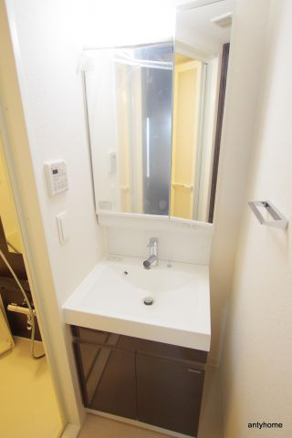 エステムコート梅田北2ゼニス　仲介手数料無料の洗面所