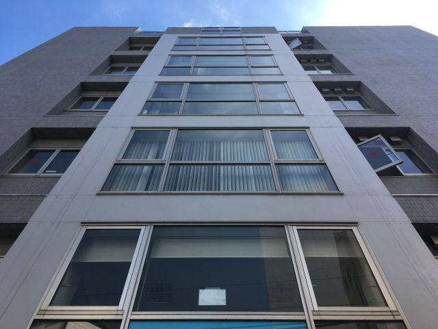 交通ビルの外観