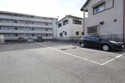 【駐車場】 | ユーヴィレッジ | 駐車場
