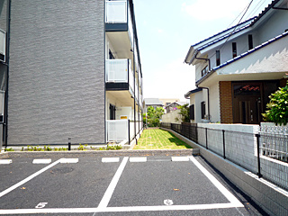 ブルファーニⅡの駐車場