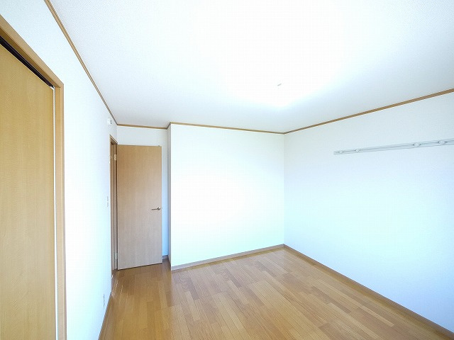 コンフォール（木津町）の洋室|コンパクトで使いやすい洋室です