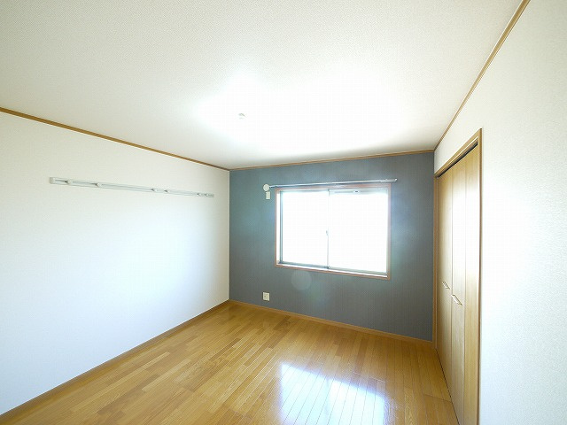 コンフォール（木津町）の洋室|広々とした洋室です