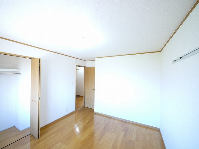 コンフォール（木津町）の寝室|ゆとりの広さです